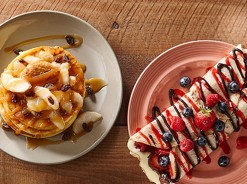 Pancake pomme caramel et crêpe aux petits fruits